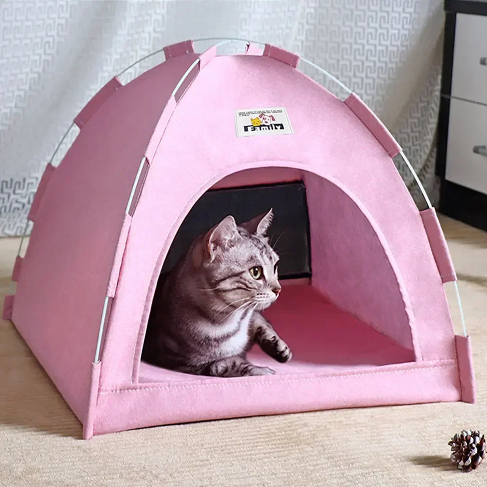 Cozy pet tent with warm cushion – perfect for cats in winter